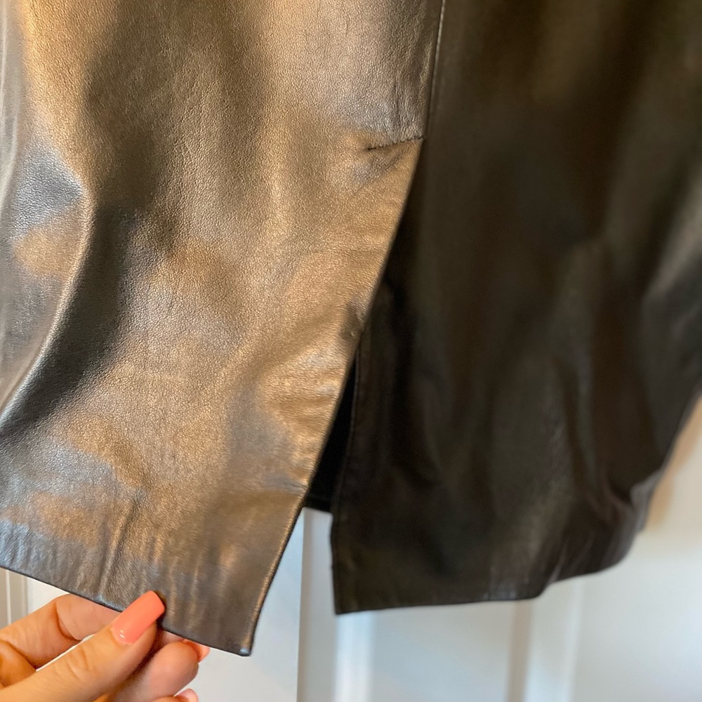 Black leather pencil skirt 28” waste & 25” long. Genuine leather. Sz 4 - Picture 3 of 11